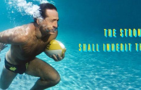 advertising photographer Craig Holmes famous photograph of David Campese playing football underwater, The Strong Shall Inherit The Water Campaigne